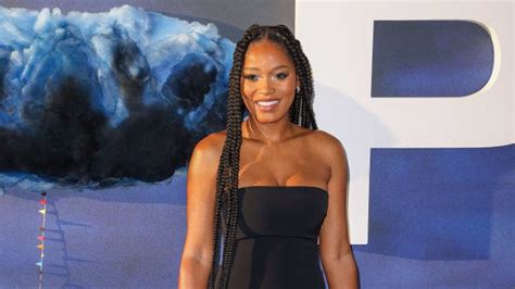 Keke Palmer strips down and oils up in sexy 30th birthday spread。